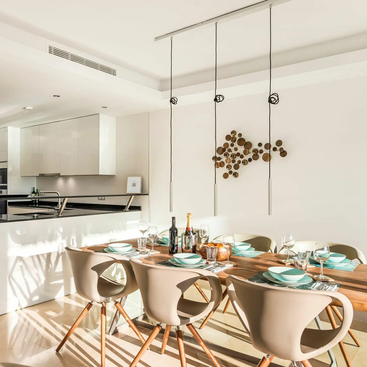 Credits Almodóvar Villas, Peter Kiss