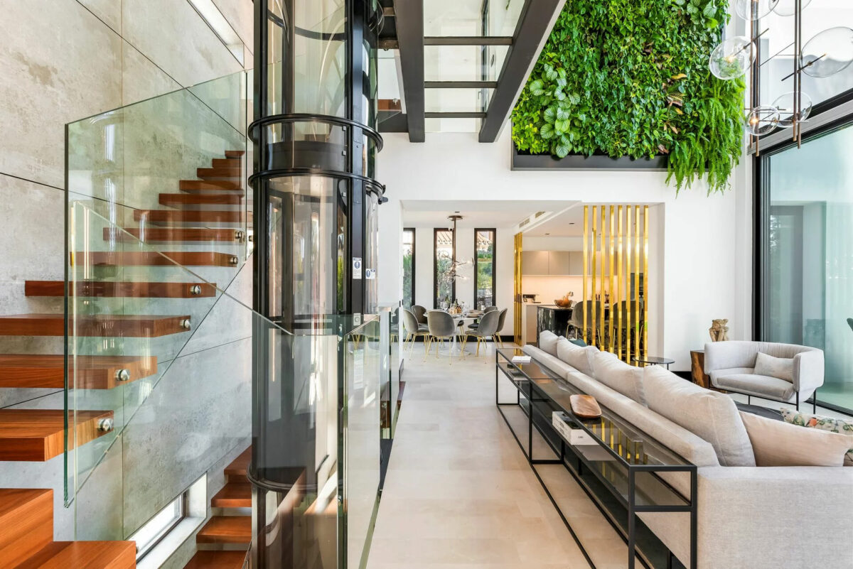 Credits Almodóvar Villas, Peter Kiss