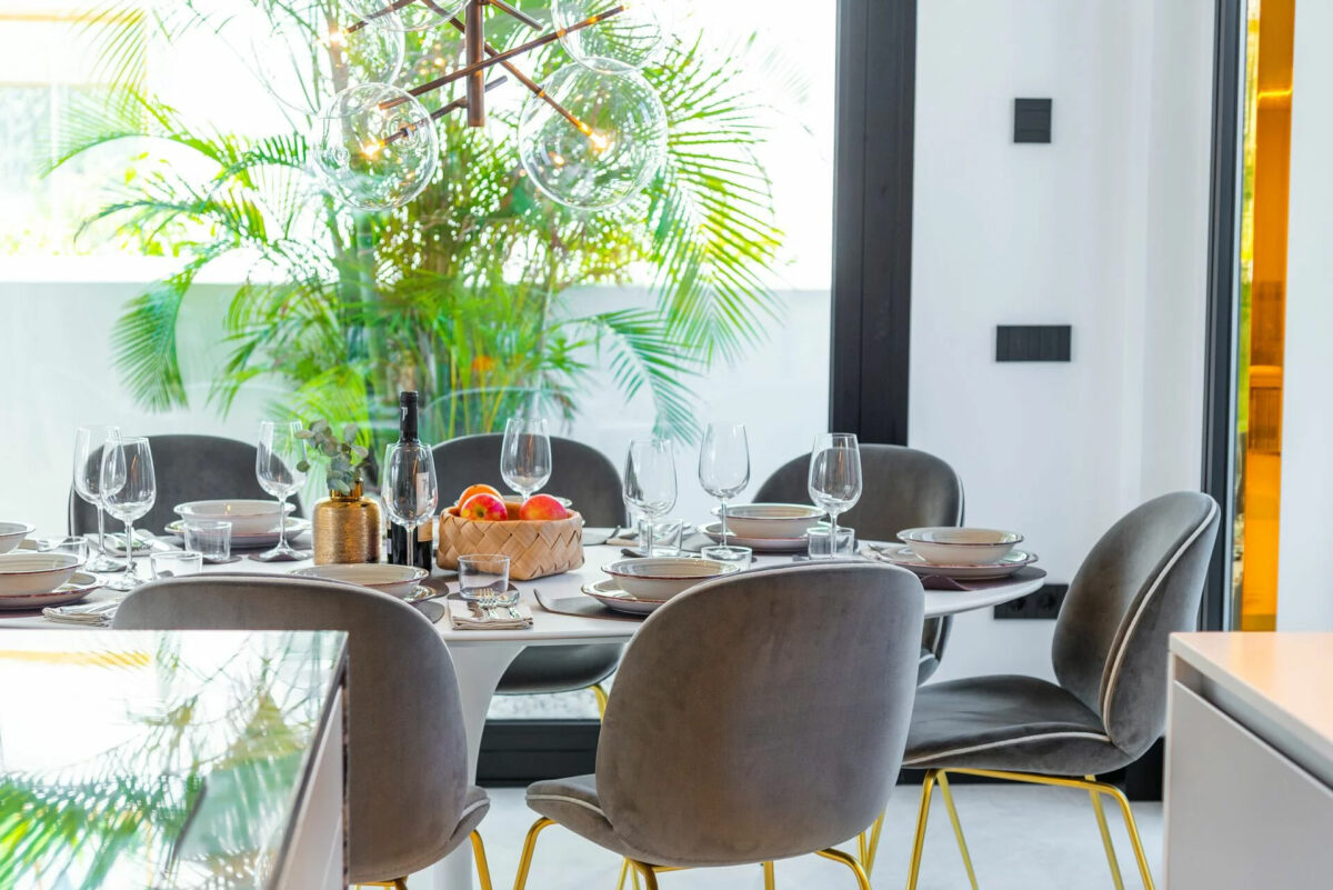 Credits Almodóvar Villas, Peter Kiss