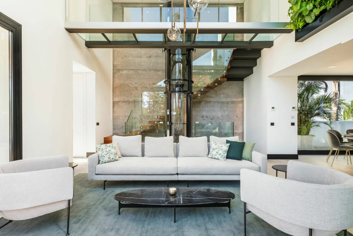 Credits Almodóvar Villas, Peter Kiss