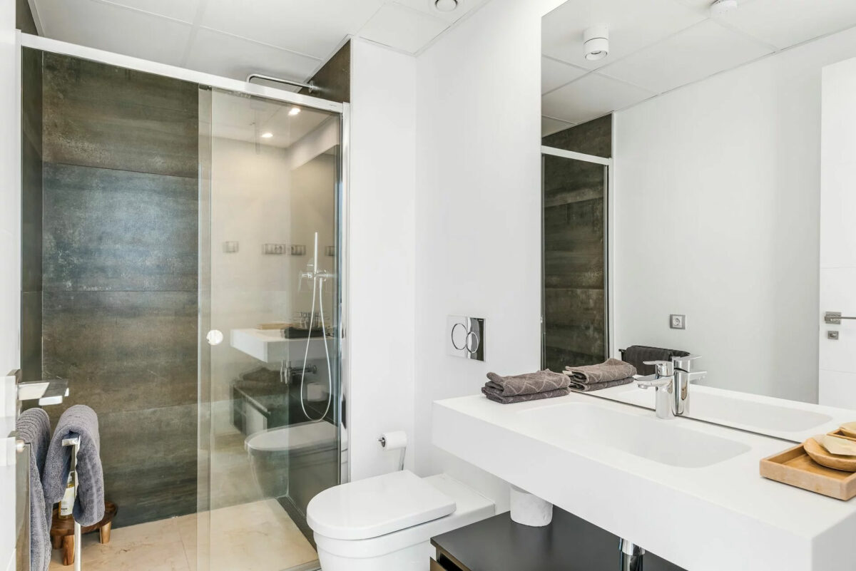 Credits Almodóvar Villas, Peter Kiss