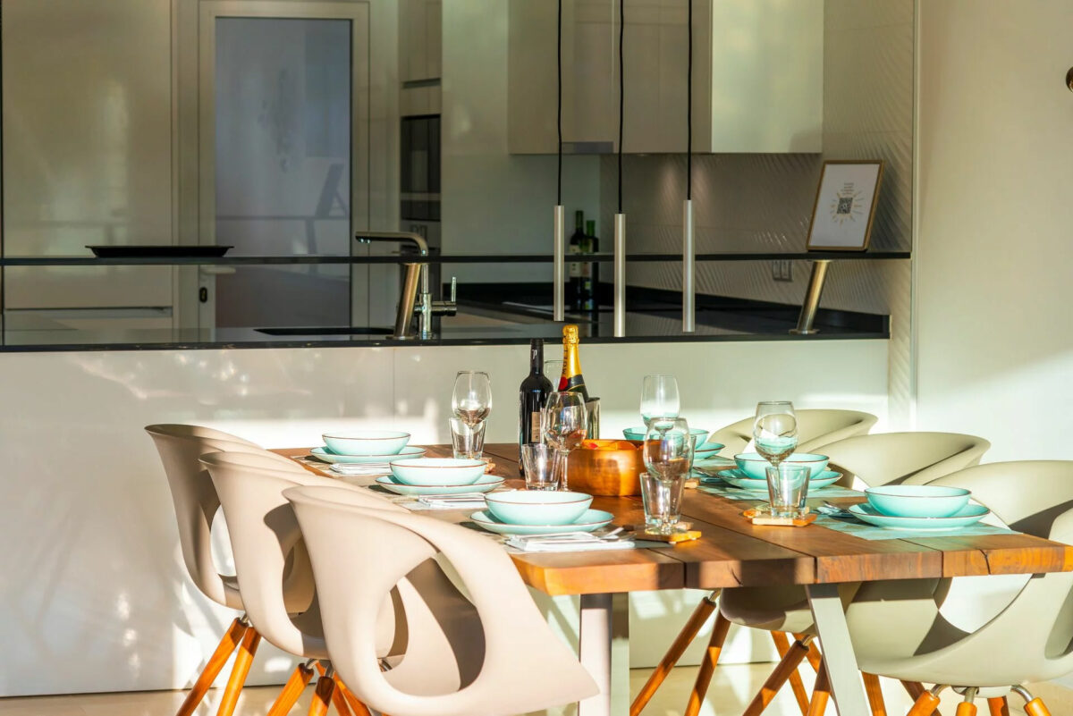 Credits Almodóvar Villas, Peter Kiss