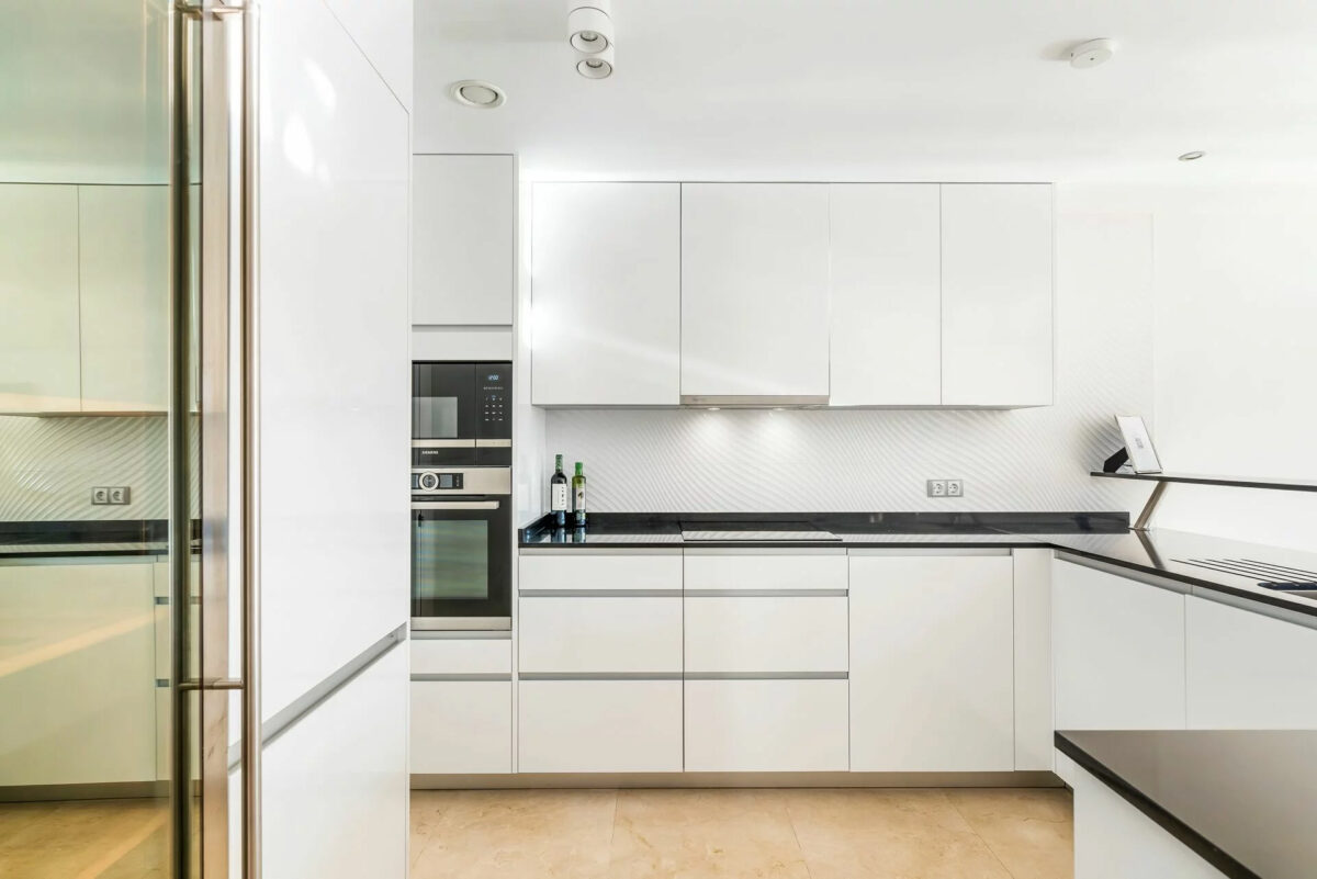 Credits Almodóvar Villas, Peter Kiss