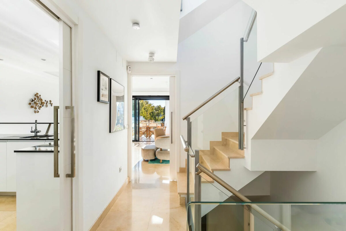 Credits Almodóvar Villas, Peter Kiss