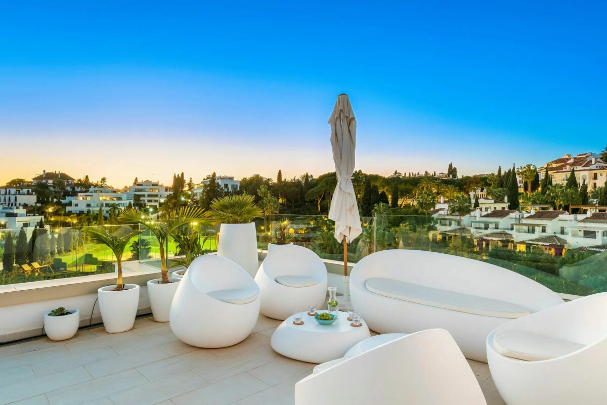 Credits Almodóvar Villas, Peter Kiss